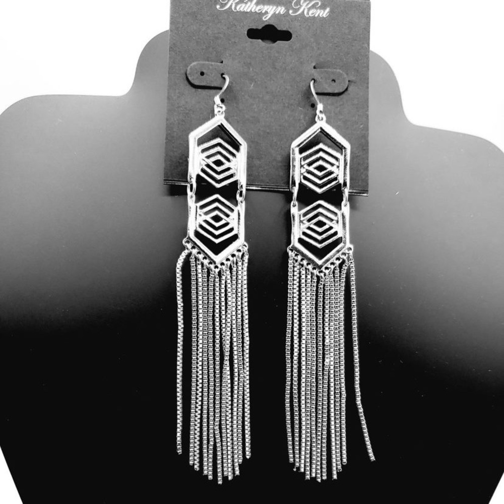 (Bonus Jewelry included ‼️‼️)Gold Dangling earrings